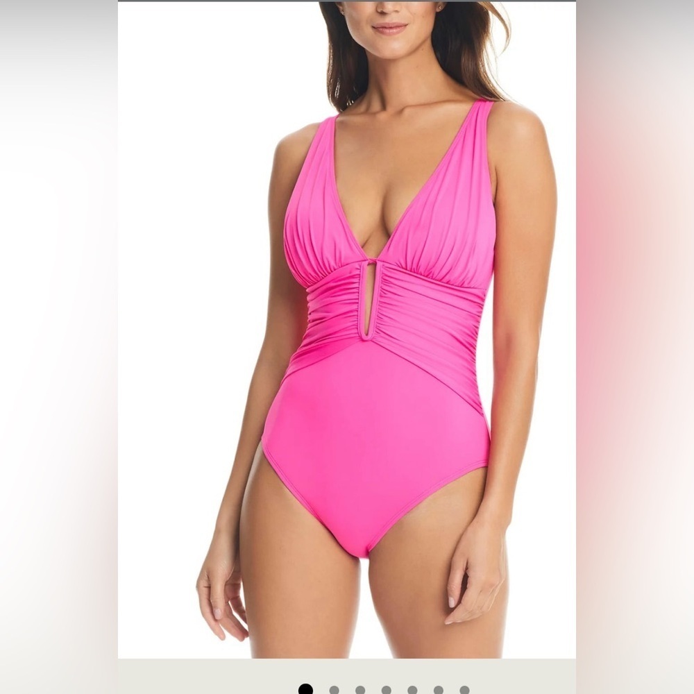 - NWT Bleu by Rod Beattie
Women's Molded-Cup One-Piece Swimsuit size 10